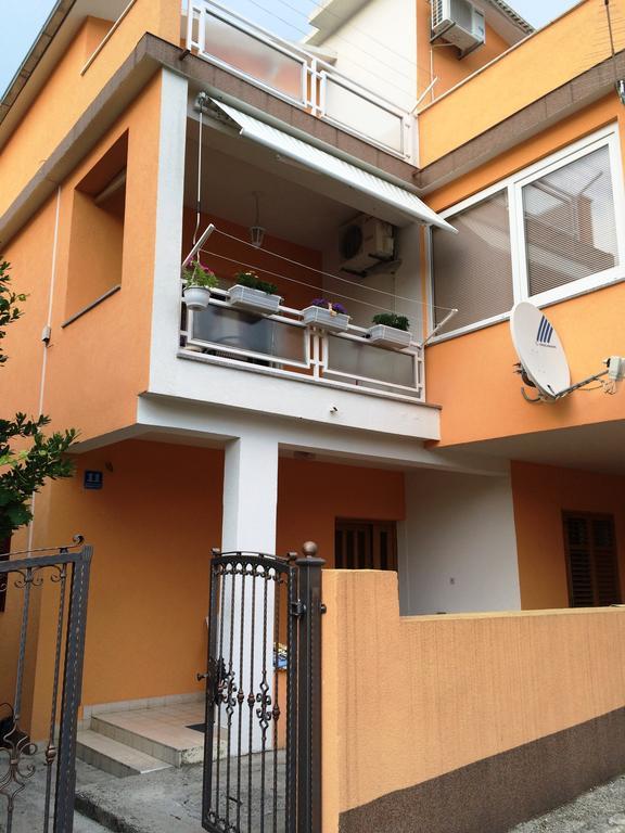 Apartment House Aria Baska Voda Bagian luar foto