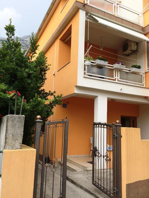 Apartment House Aria Baska Voda Bagian luar foto