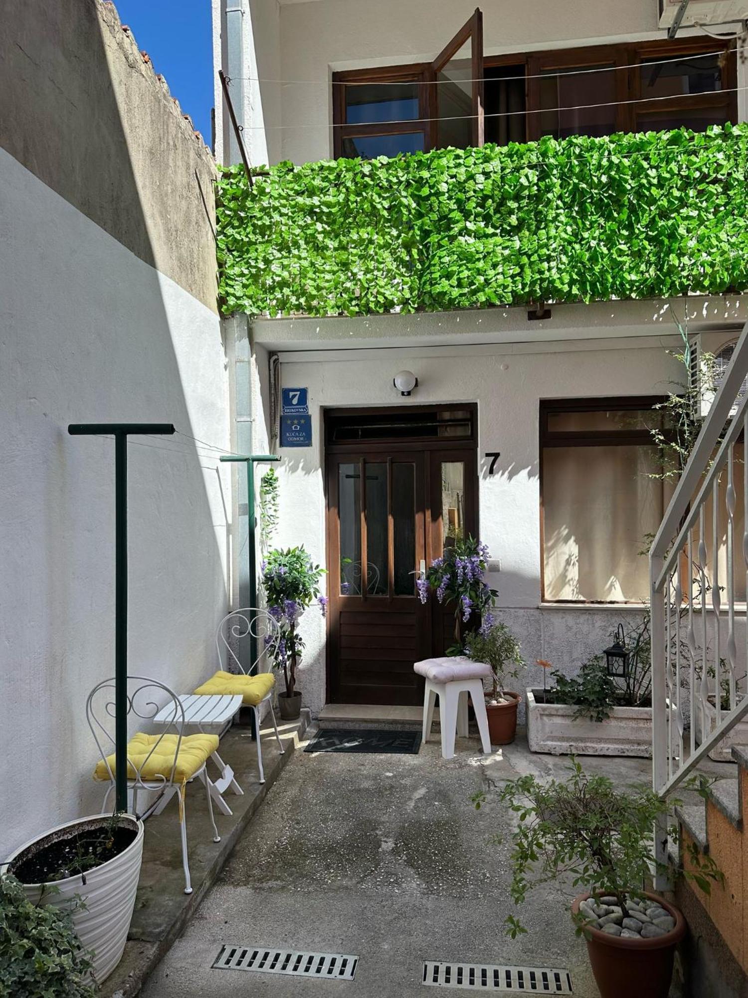 Apartment House Aria Baska Voda Bagian luar foto